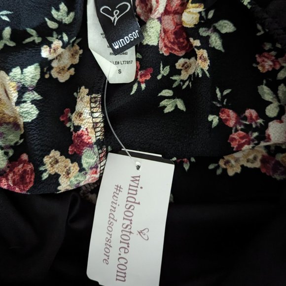 Women's NWT Windsor off shoulder floral top, black/multi, size S - Picture 2 of 3
